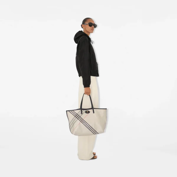 Burberry bags | Authentic Burberry bags 2025 summer Burberry new ​Soap Medium Highlands Tote - Image 2